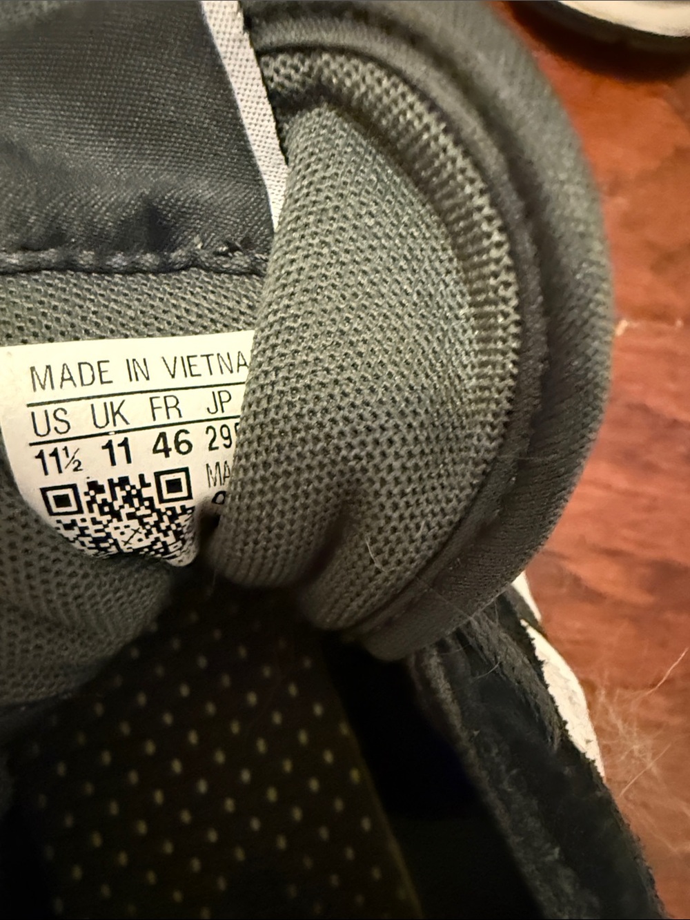 adidas Men’s Black & White Casual Sneakers - Picture 3 of 8